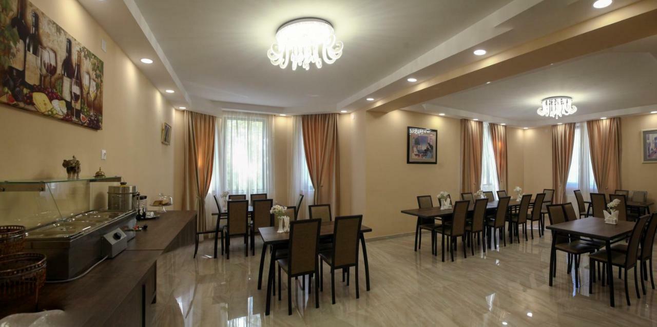 Patriot Hotel *